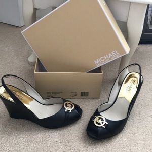 👠 MICHAEL Michael Kors “Rochelle Sling”